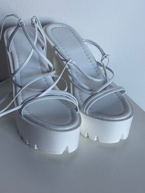Women's White Strappy Platform Sandals with Chunky Sole
